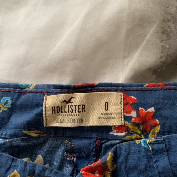 Hollister low rise shorties - Picture 2 of 4